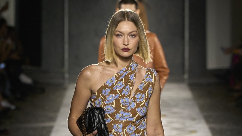versace-ss25-gigihadid